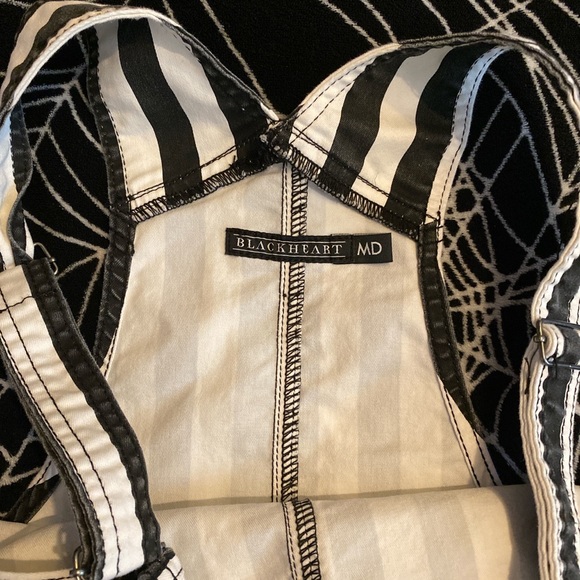 SOLD🖤 Hot topic black heart overalls - Picture 2 of 2